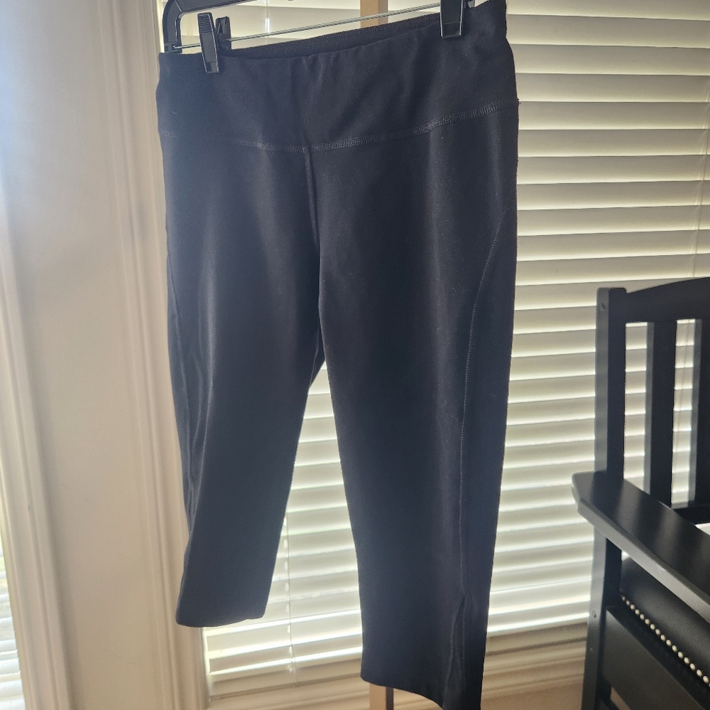 EUC Zella Capri yoga pants